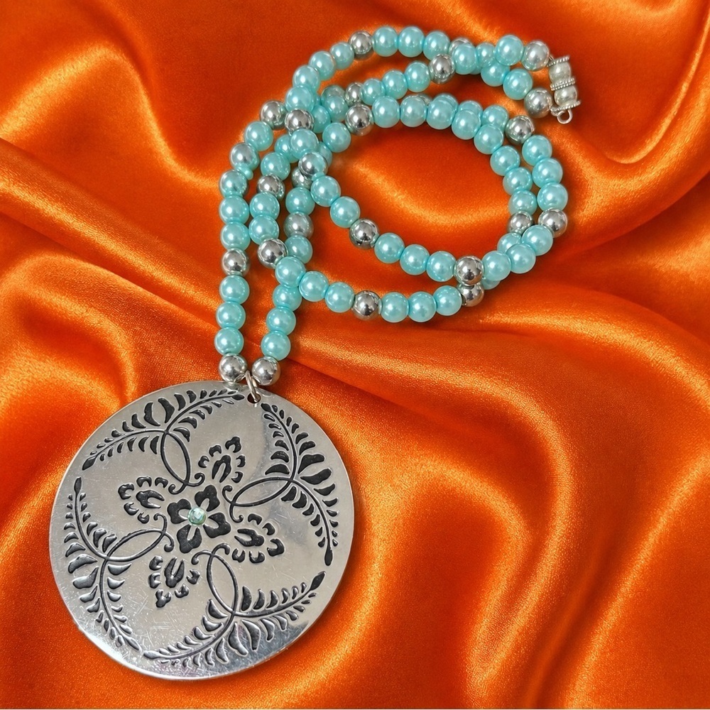 Boho Ocean Blue Acrylic Bead Necklace w/ Medallion Silver Tone Unbranded 4054 Y